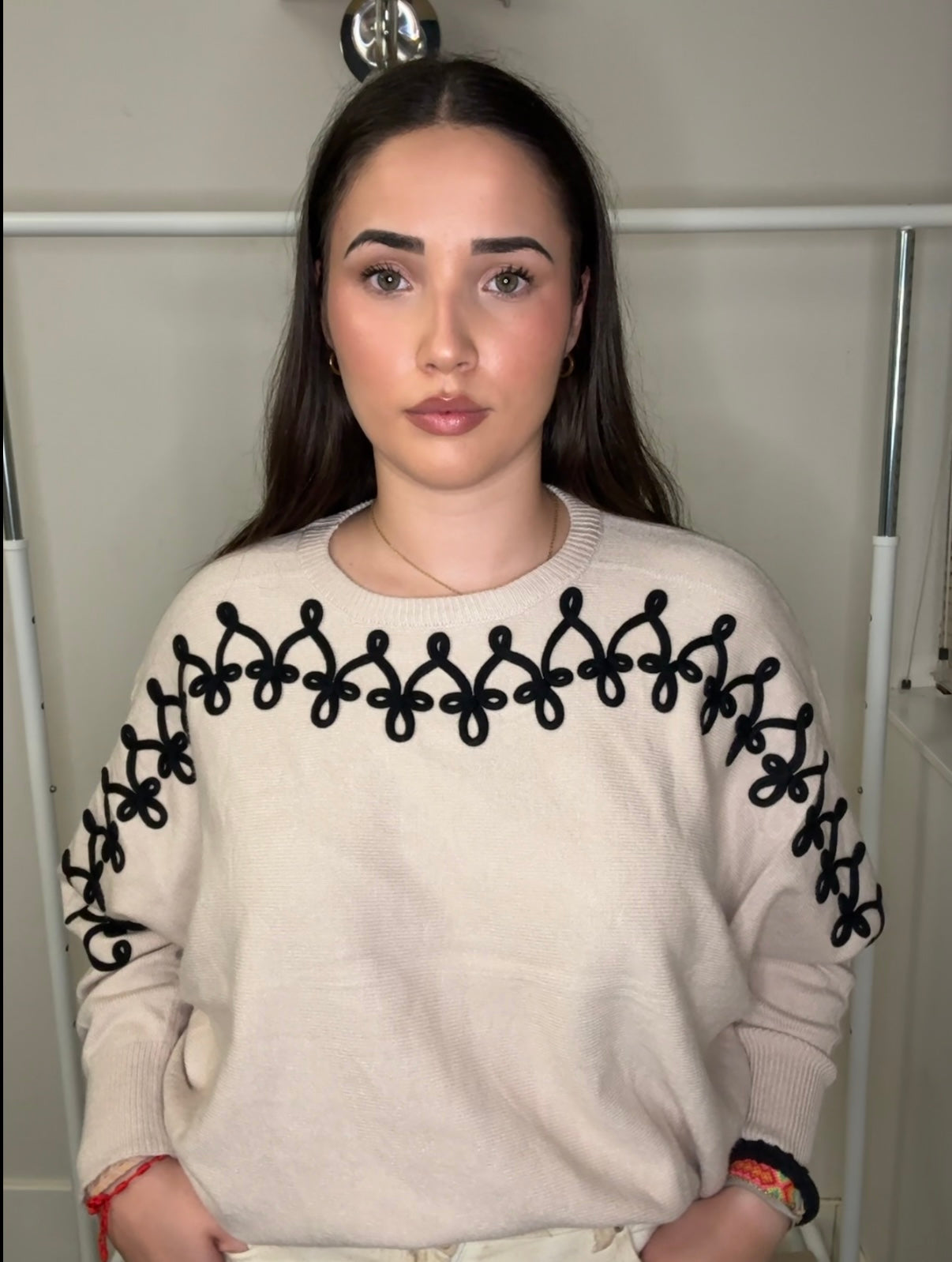 ➰ Jersey de Punto con Diseño de Encaje o Trenza en Contraste