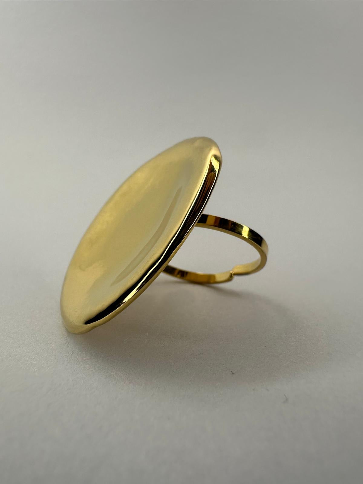 🌟 Anillo Maxi Placa Ovalada — Acabado Dorado Espejo