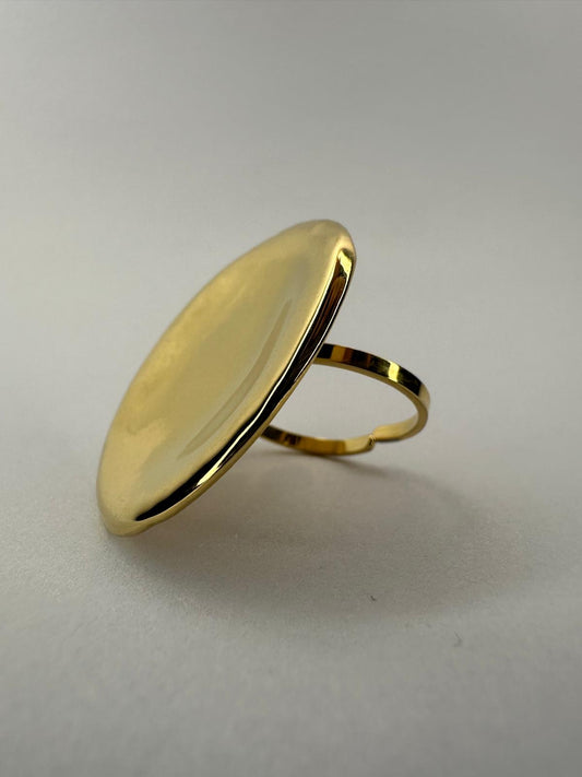 🌟 Anillo Maxi Placa Ovalada — Acabado Dorado Espejo