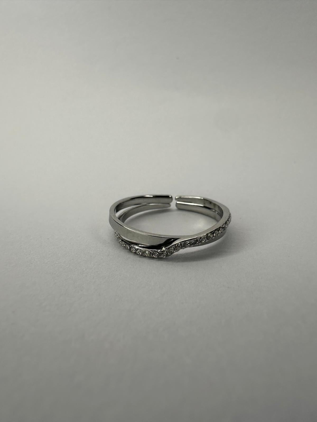 💍 Anillo "Abrazo Cruzado" con Diamantes Similares - Ajustable💖