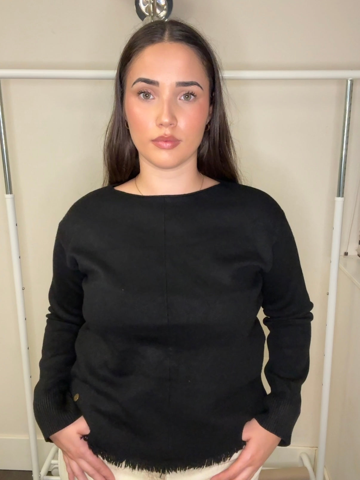 🌾 Jersey de Punto con Escote Barco y Bajo Desflecado