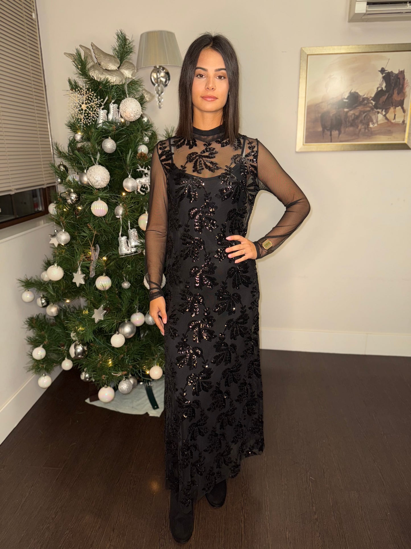 🌟 Vestido Largo de Malla Transparente con Lentejuelas