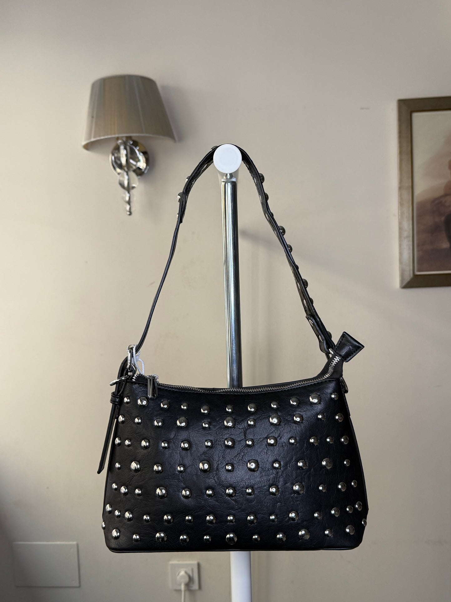 🎸 Bolso de Hombro Y2K con Tachuelas y Correa Decorativa