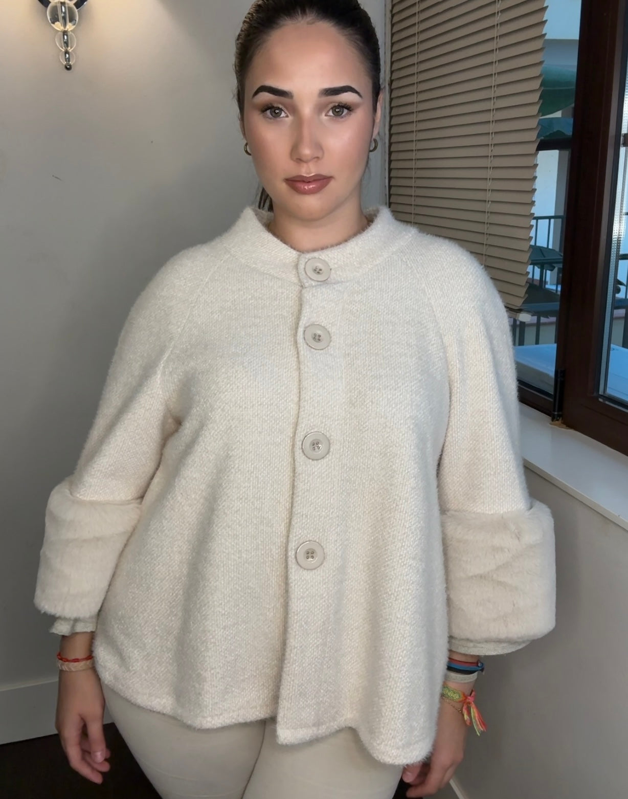 Chaqueta/Capa de Punto con Manga Francesa y Puños de Pelo Sintético