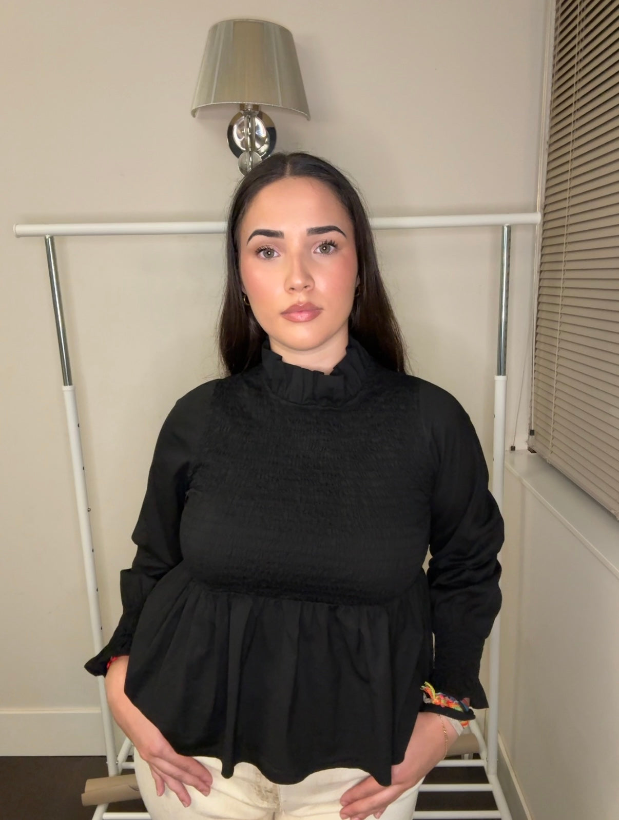 👚 Blusa Peplum Fruncida de Manga Larga