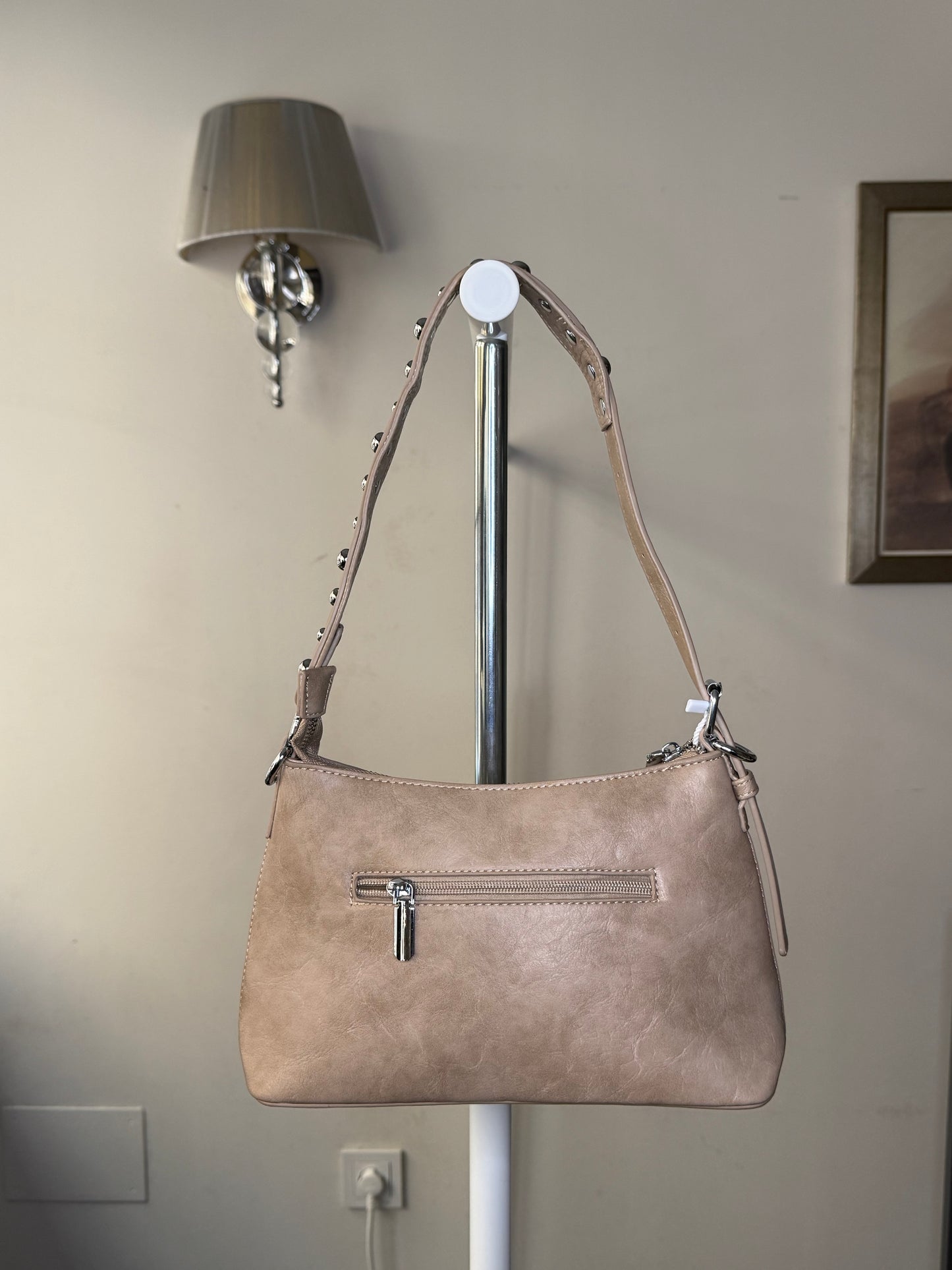 🎸 Bolso de Hombro Y2K con Tachuelas y Correa Decorativa