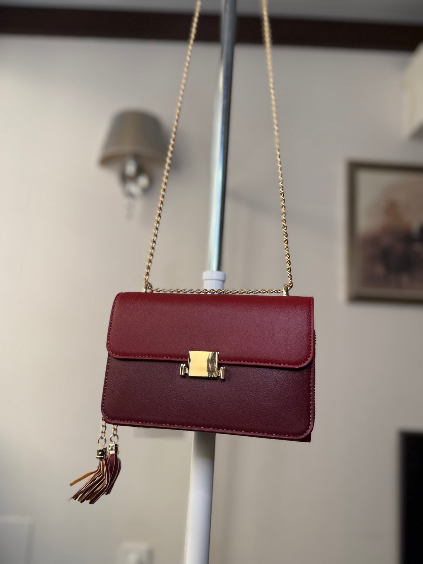 🌟 Bolso Bandolera con Cadena y Borla