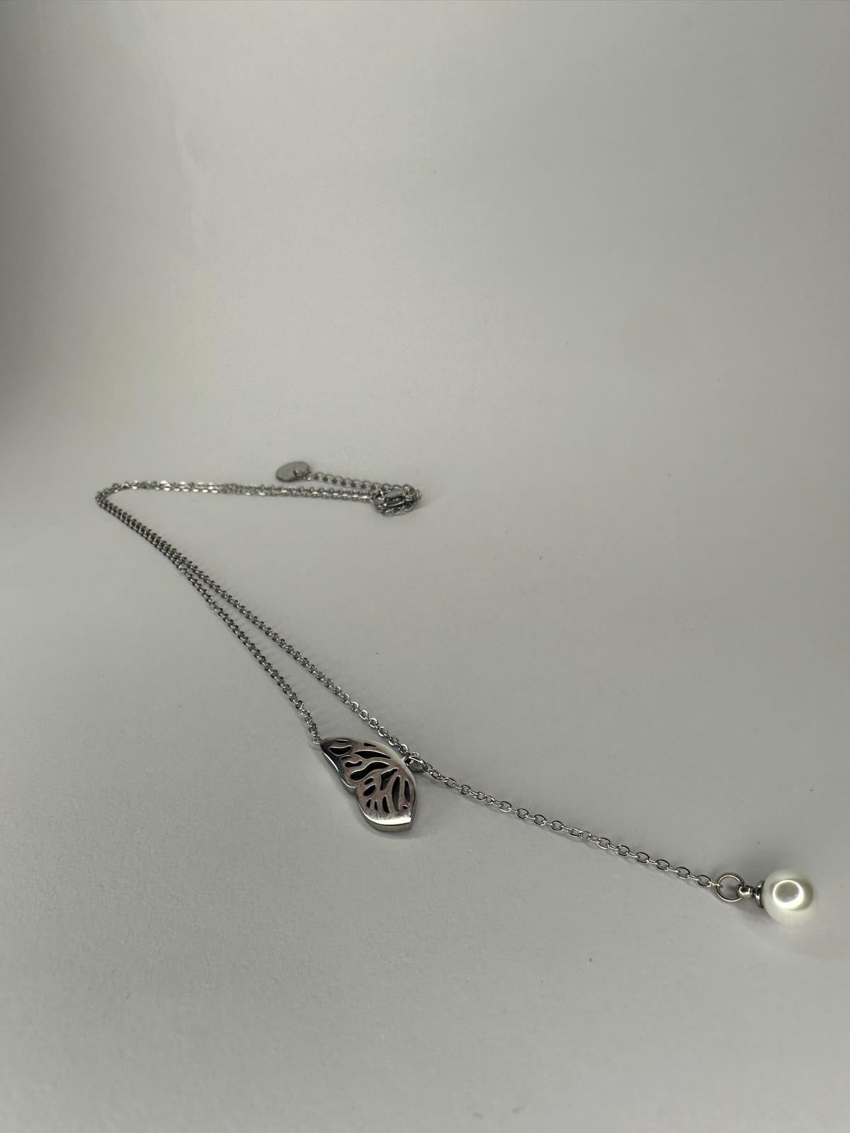 🦋 Collar Y-Lariat Ala de Mariposa con Perla Colgante