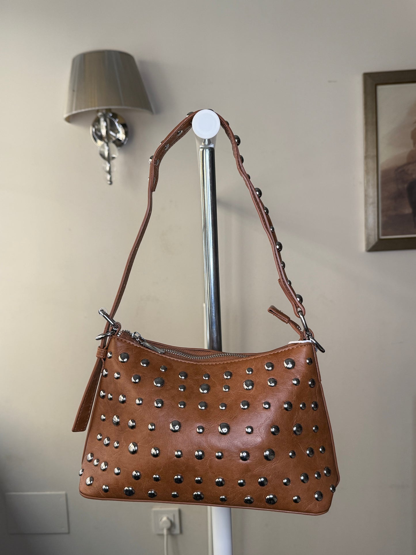 🎸 Bolso de Hombro Y2K con Tachuelas y Correa Decorativa