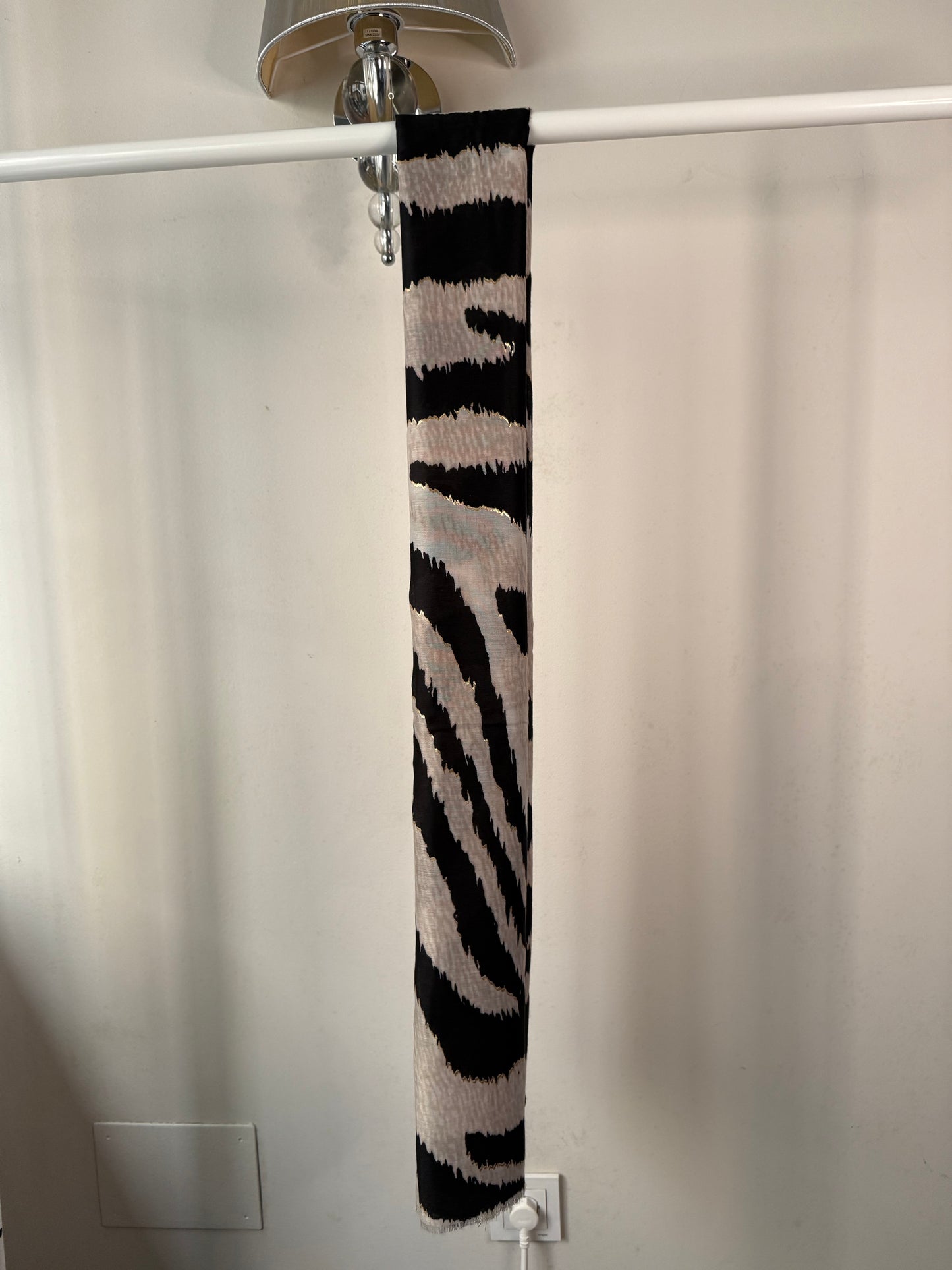 🦓 Pañuelo/Chal con Estampado Cebra y Toques de Brillo