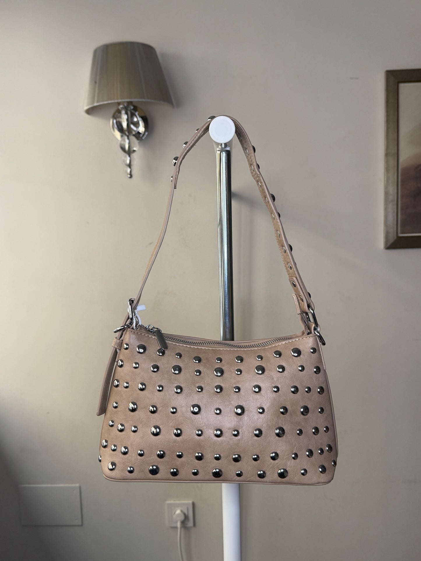 🎸 Bolso de Hombro Y2K con Tachuelas y Correa Decorativa