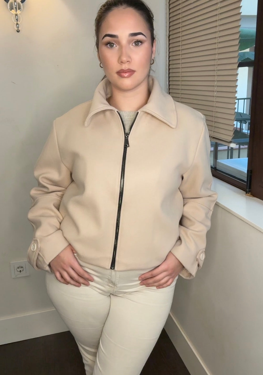 Cazadora Corta de Lana con Cuello Clásico - Estilo Aviador