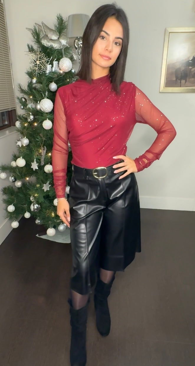 👚 Top de Malla Brillante con Cuello Cisne