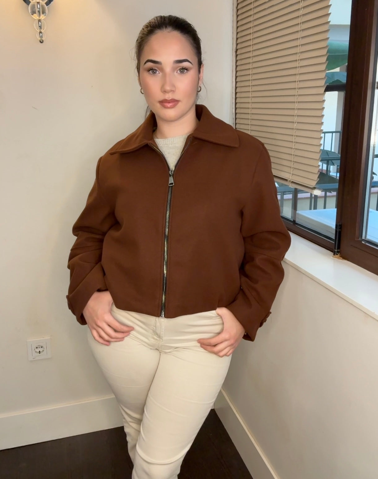 Cazadora Corta de Lana con Cuello Clásico - Estilo Aviador